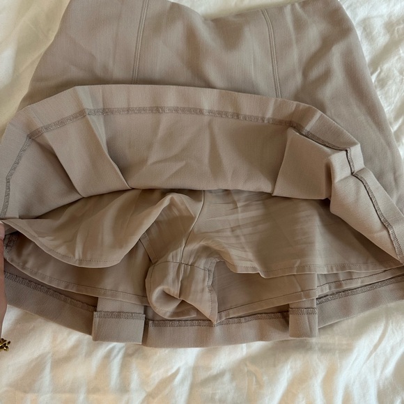 Abercrombie & Fitch Women's Pleated Menswear Mini Skort - Picture 4 of 6